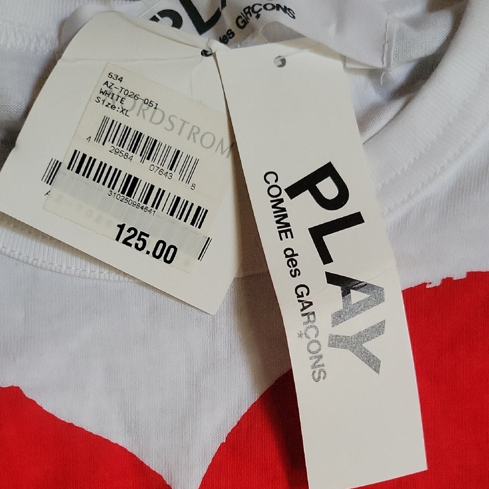 🆕️ Comme des Garçons PLAY White T-Shirt with Red Heart Graphic NWT - Picture 3 of 9